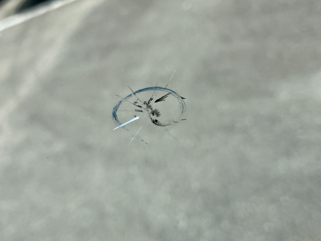 フロントガラスに飛び石があります。|日野 レンジャー TKG-FD9JGAA(2WD)の写真14