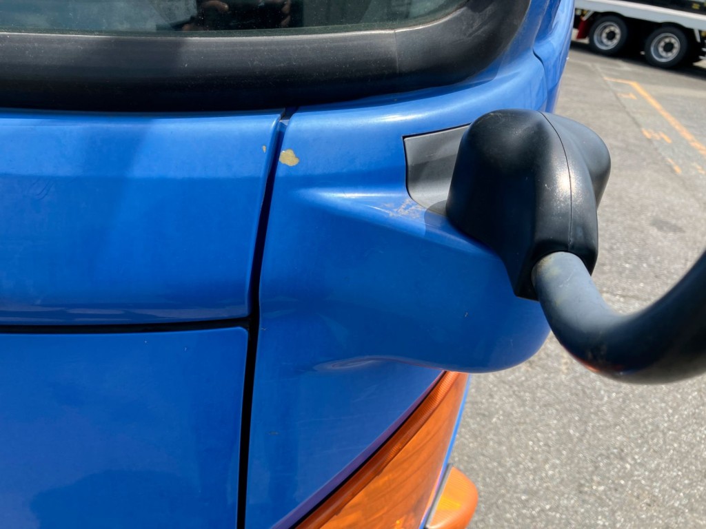 助手席側コーナーパネルに小傷があります。|日野 レンジャー TKG-FD9JGAA(2WD)の写真33