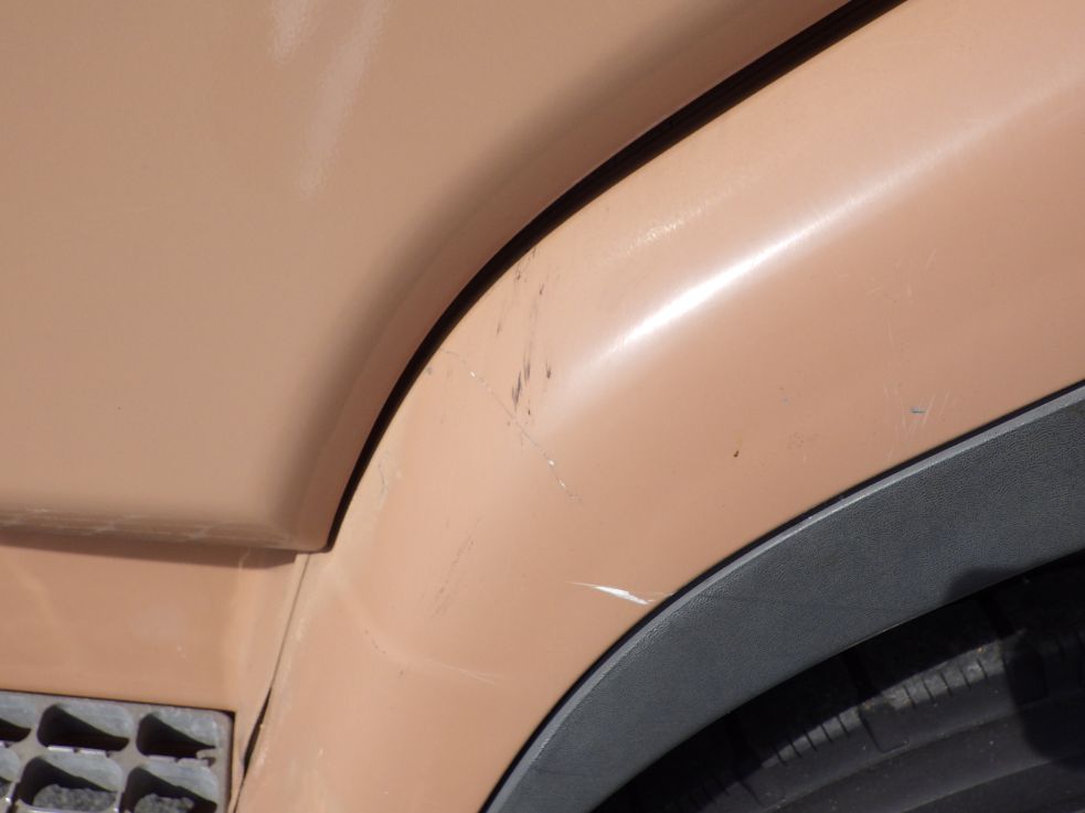 助手席側フェンダーにキズがあります。|三菱 ファイター TKG-FK71F(2WD)の写真24