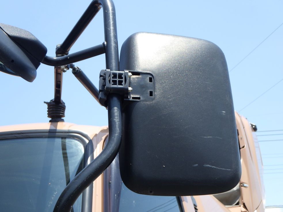 樹種席側ミラーカバーが欠損しています。|三菱 ファイター TKG-FK71F(2WD)の写真31