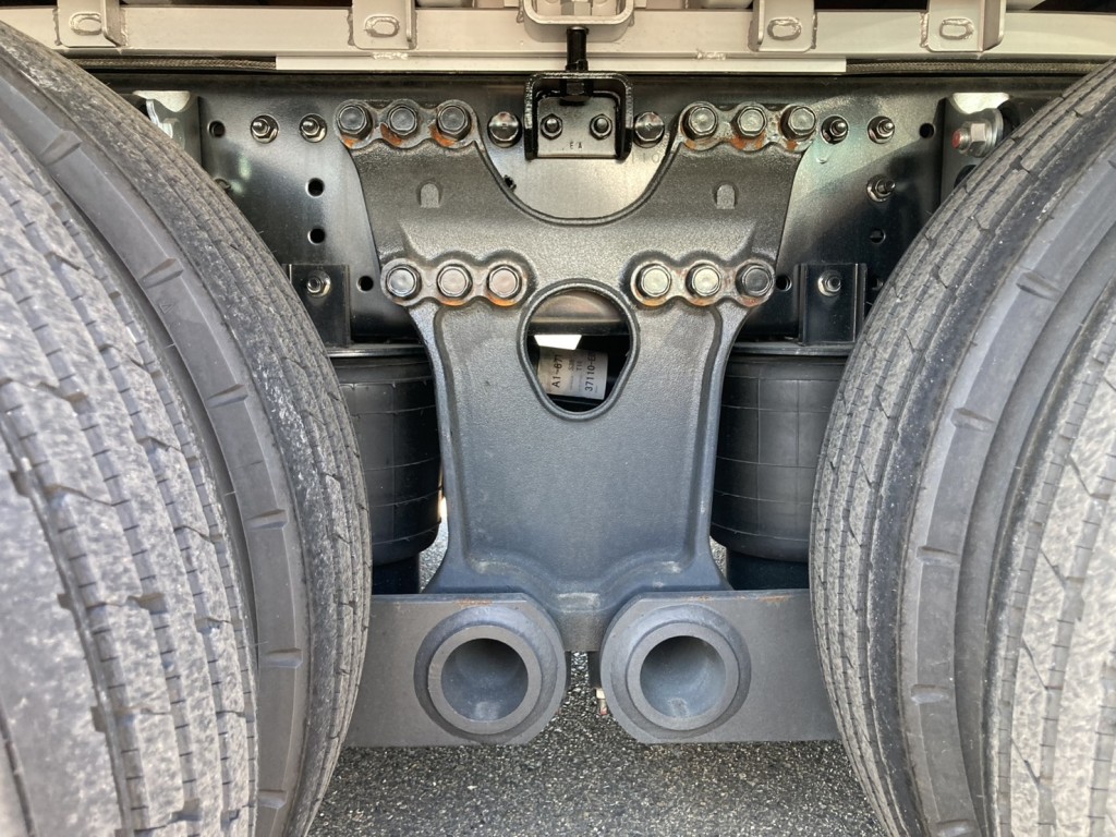 シャーシとエアサスの状態です。|日野 プロフィア 2KG-FW1AHCの写真5