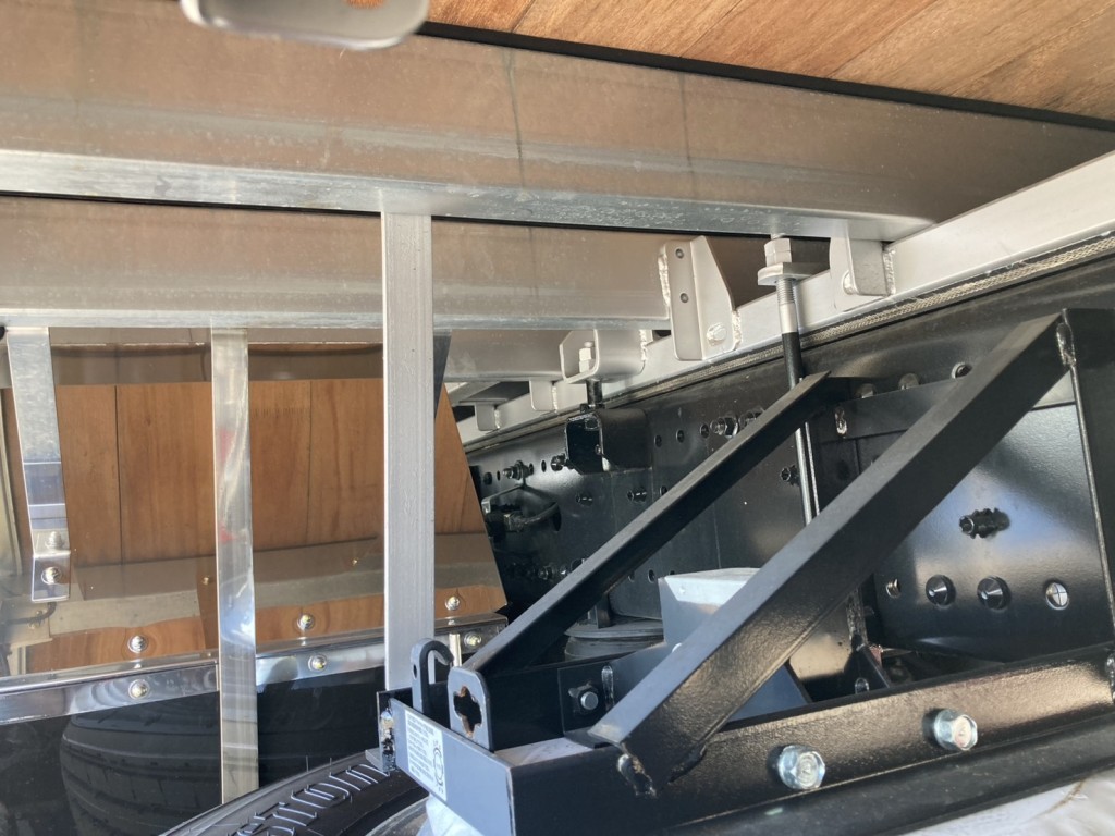 シャーシとネタの状態です。|日野 プロフィア 2KG-FW1AHCの写真6