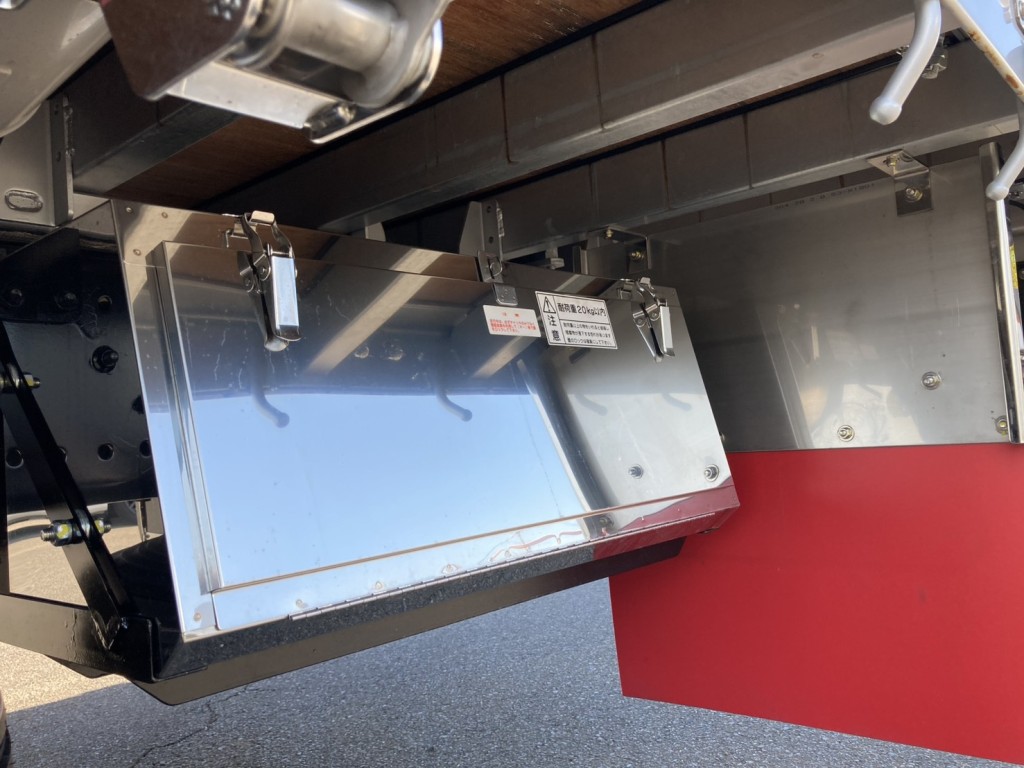 ネタと工具箱の状態です。|日野 プロフィア 2KG-FW1AHCの写真7