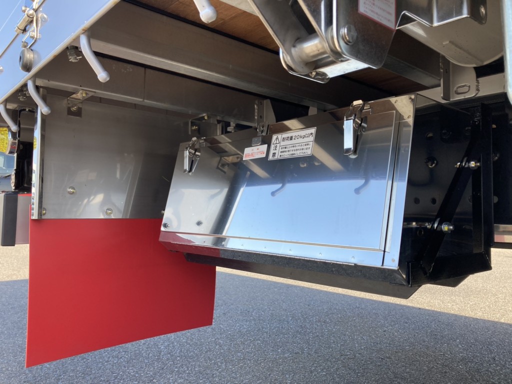 ネタと工具箱の状態です。|日野 プロフィア 2KG-FW1AHCの写真8