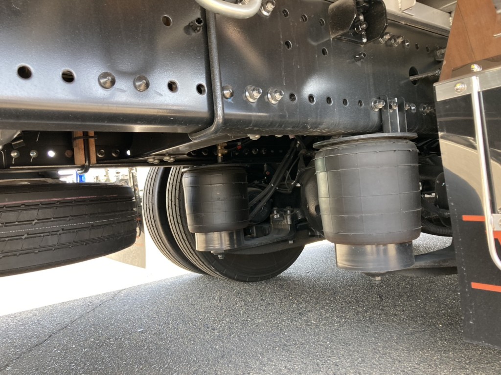 シャーシとエアサスの状態です。|日野 プロフィア 2KG-FW1AHCの写真9