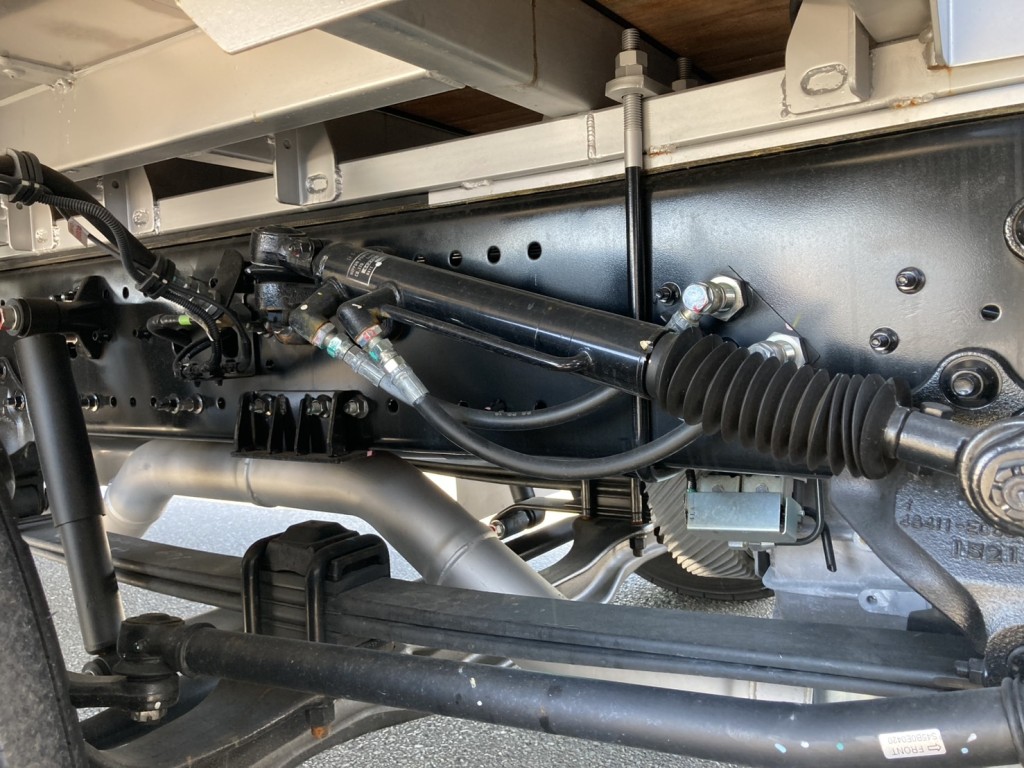 シャーシとスプリングの状態です。|日野 プロフィア 2KG-FW1AHCの写真11