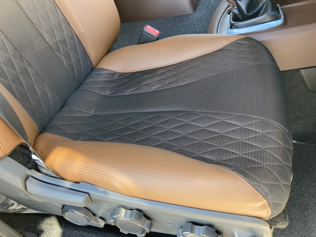 シート座面の状態です。|日野 プロフィア 2KG-FW1AHC(8x4)の写真13