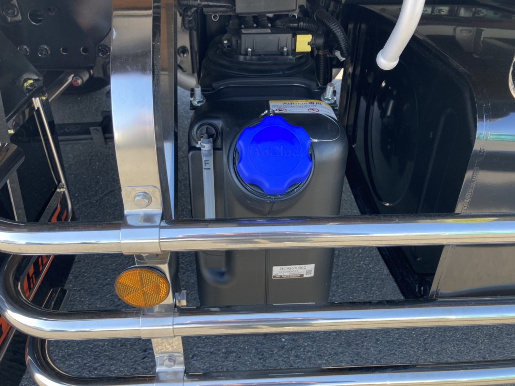 アドブルータンクです。|日野 プロフィア 2KG-FW1AHCの写真24