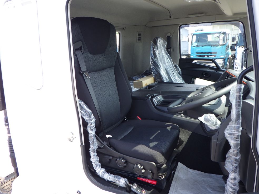 乗車定員は2名です。|三菱 スーパーグレート 2PG-FU84GZの写真6