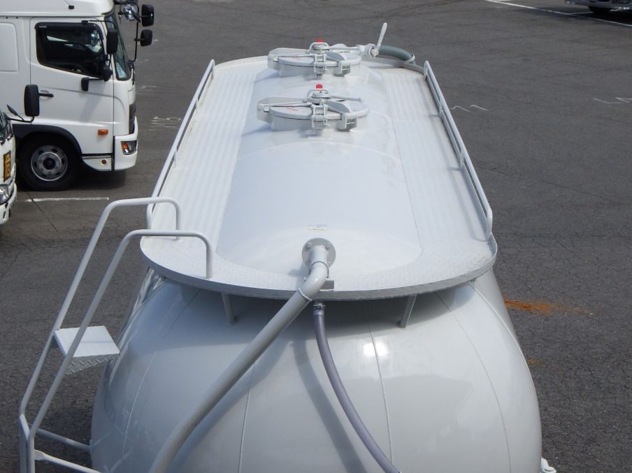 タンク天井の状態です。|三菱 スーパーグレート 2PG-FU84GZの写真7