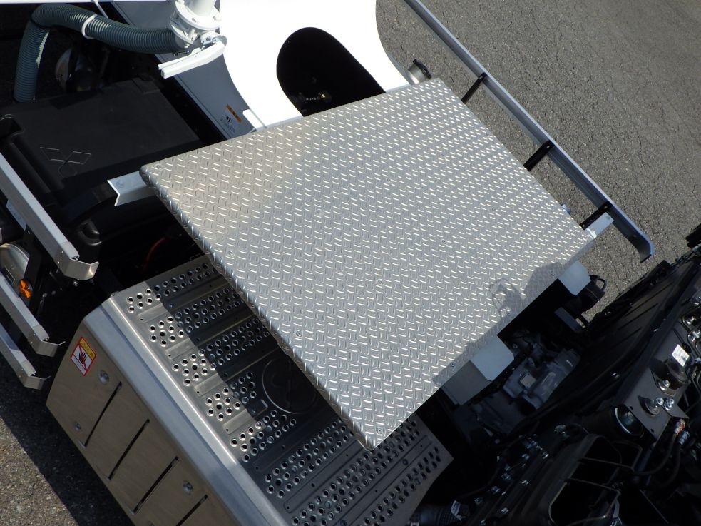 踊り場の状態です。|三菱 スーパーグレート 2PG-FU84GZの写真13