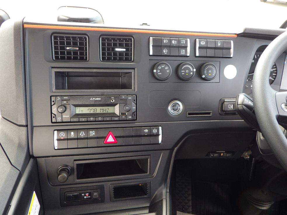 パネル周りの状態です。|三菱 スーパーグレート 2PG-FU84GZの写真26