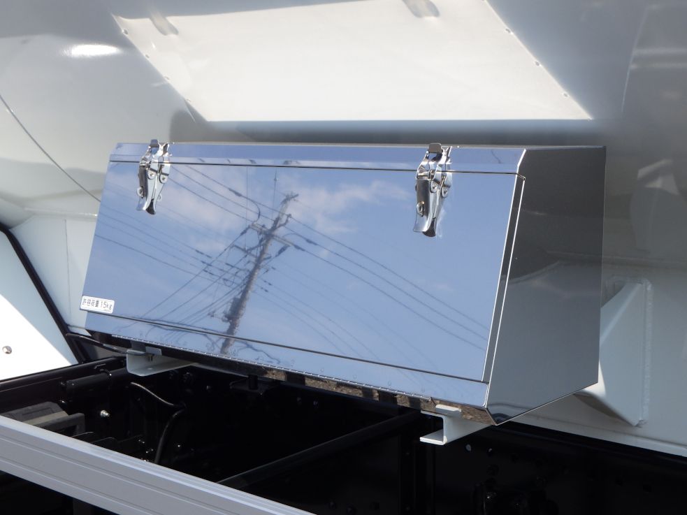 工具箱はステンレス製です。|三菱 スーパーグレート 2PG-FU84GZの写真33