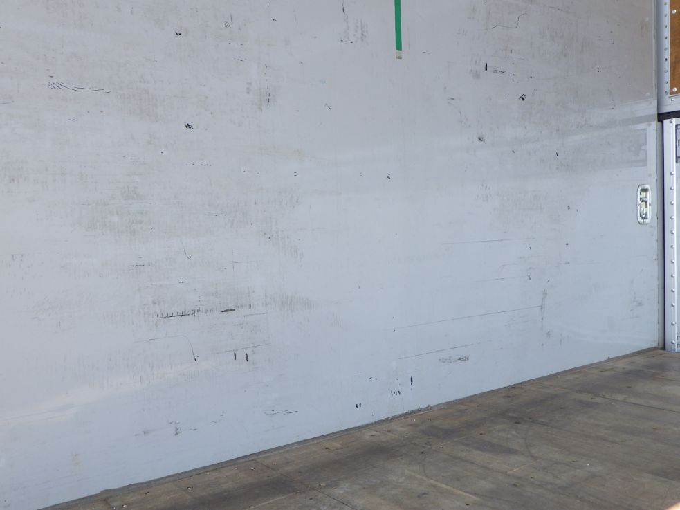 プロテクター裏側にキズ・ヘコミがあります。|UDトラックス クオン 2PG-CG5CAの写真36