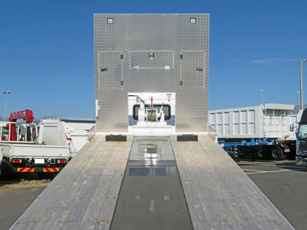 プロテクターはアルミの縞板が張ってあります。|日野 プロフィア 2DG-FW1AHCの写真9