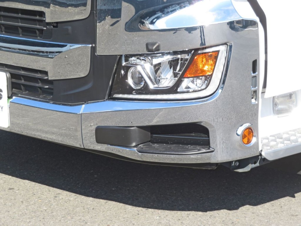 サイトアラウンドモニターシステム付きです。|日野 プロフィア 2DG-FW1AHCの写真22