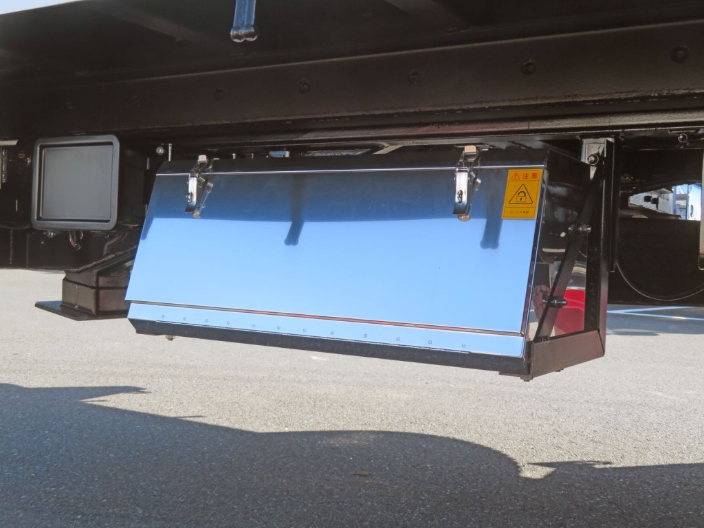 工具箱はステンレス製です。|日野 プロフィア 2DG-FW1AHCの写真26