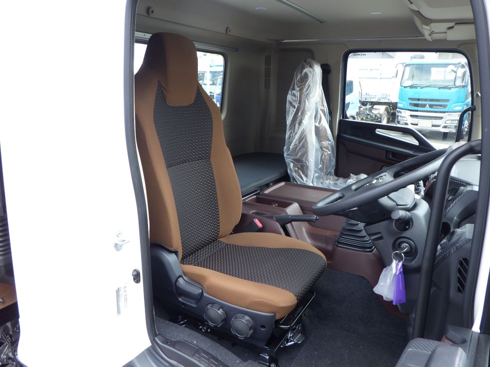 乗車定員は2名です。|日野 レンジャー 2PG-FD2ABA(2WD)の写真6