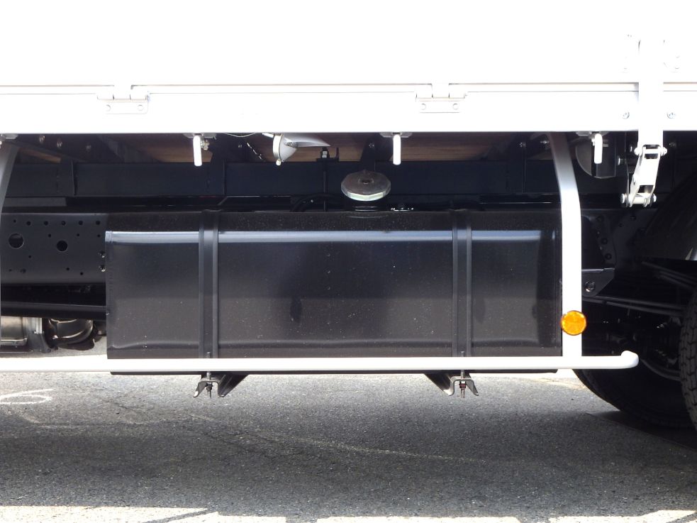 燃料タンクは200Lです。|日野 レンジャー 2PG-FD2ABA(2WD)の写真24