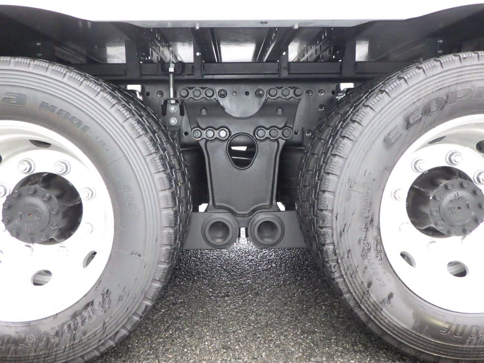 タイヤ間の状態です。（エアサスです）|日野 プロフィア 2DG-FW1AHCの写真5