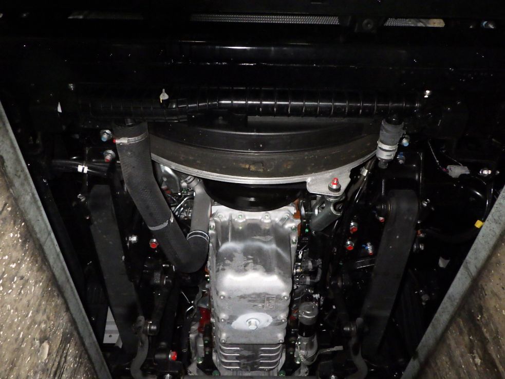 ボディー下周りの状態です。|日野 プロフィア 2DG-FW1AHCの写真12