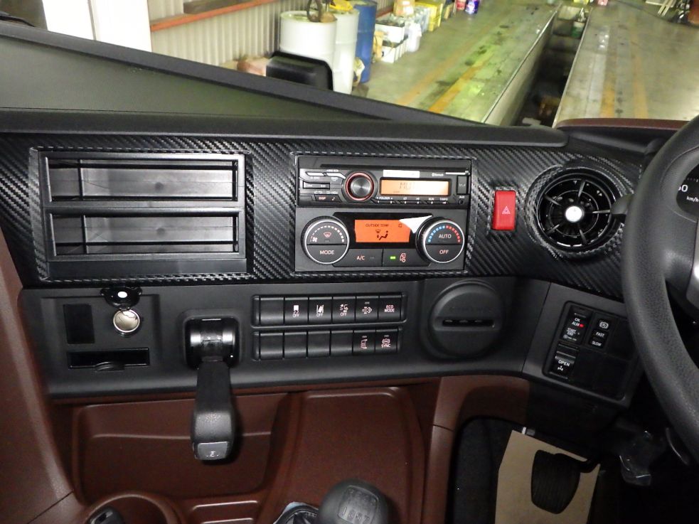 パネル周りの状態です。|日野 プロフィア 2DG-FW1AHCの写真16