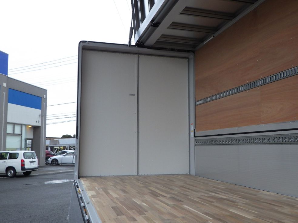 リヤ扉裏側の状態です。|日野 プロフィア 2DG-FW1AHCの写真35