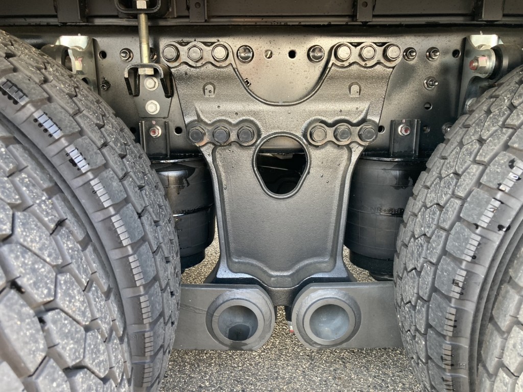 シャーシとエアサスの状態です。|日野 プロフィア 2DG-FW1AHCの写真5