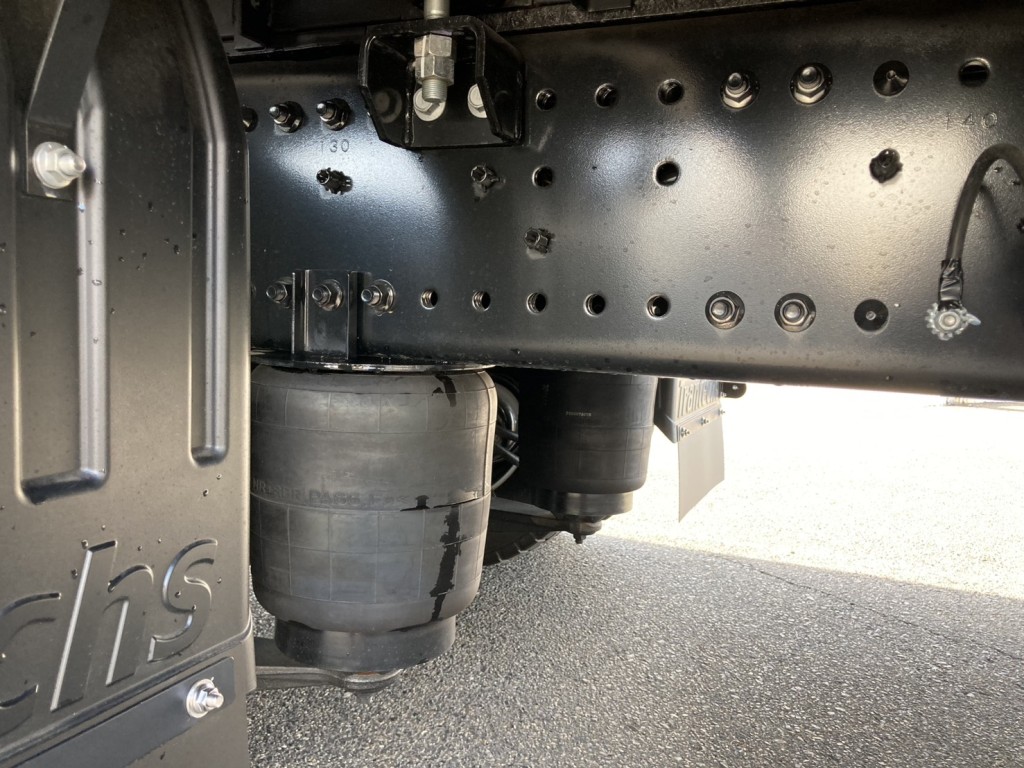 シャーシとエアサスの状態です。|日野 プロフィア 2DG-FW1AHCの写真6