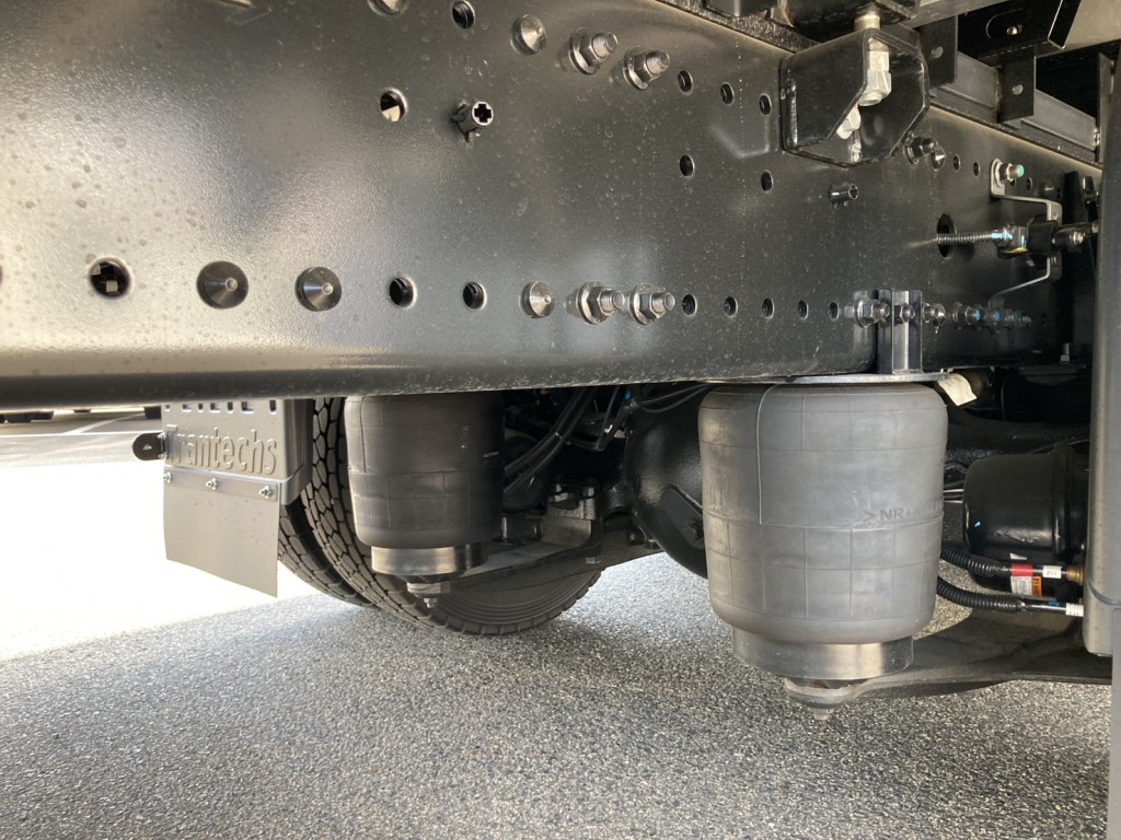 シャーシとエアサスの状態です。|日野 プロフィア 2DG-FW1AHCの写真7