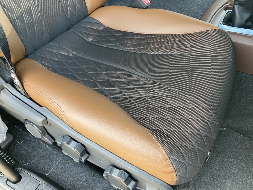 シート座面の状態です。|日野 プロフィア 2DG-FW1AHCの写真12