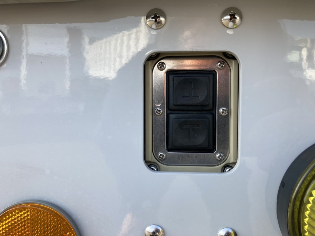 ウイングスイッチです。|日野 プロフィア 2DG-FW1AHCの写真21