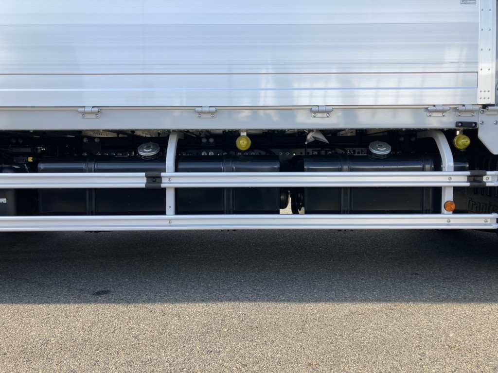 燃料タンクです。|日野 プロフィア 2DG-FW1AHCの写真24