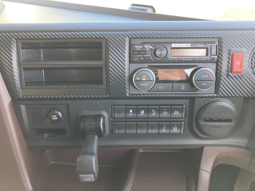 インパネ周りです。|日野 プロフィア 2DG-FW1AHCの写真28
