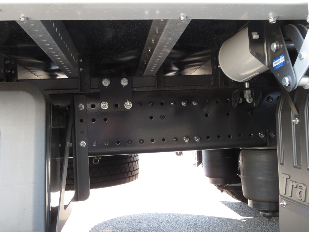 シャーシとネタの状態です。|日野 プロフィア 2KG-FW1AHCの写真7