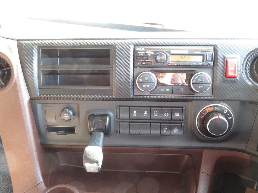インパネ周りの状態です。|日野 プロフィア 2KG-FW1AHCの写真17