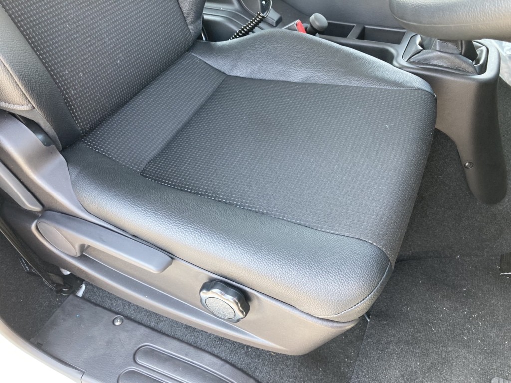 シート座面の状態です。|三菱 ファイター 2KG-FK65F(2WD)の写真12