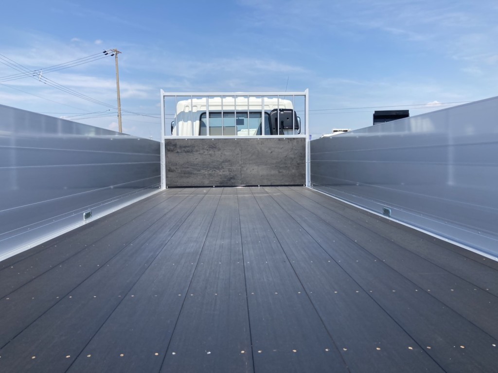 荷台内部です。|三菱 ファイター 2KG-FK65F(2WD)の写真16