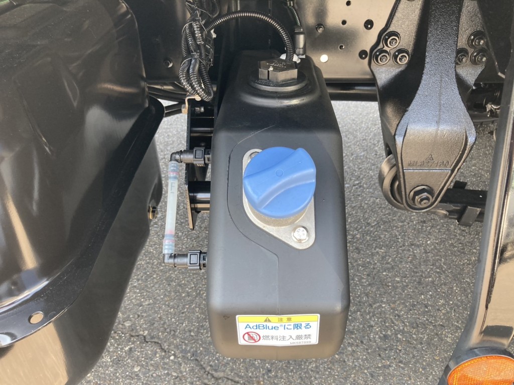 アドブルータンクです。|三菱 ファイター 2KG-FK65F(2WD)の写真23