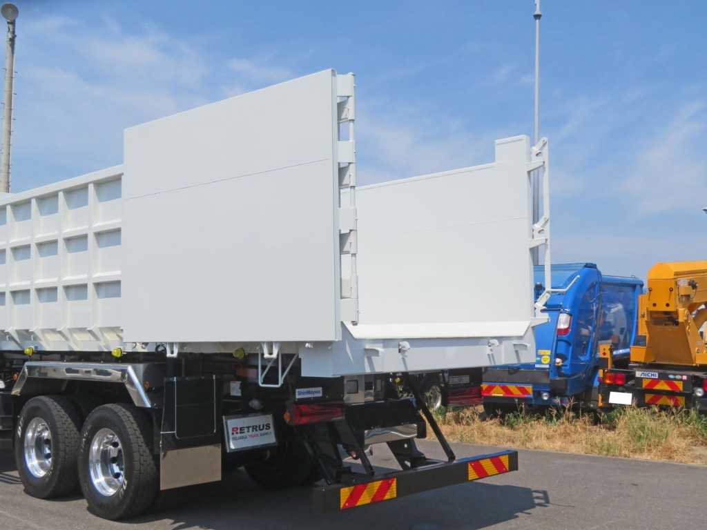 リア扉は片開式です。|三菱 スーパーグレート 2PG-FV80VZの写真11