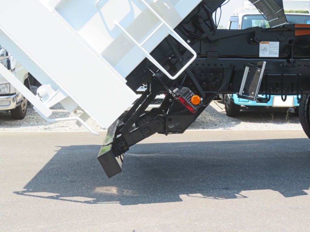 リアバンパーは可倒式です。|三菱 スーパーグレート 2PG-FV80VZの写真12