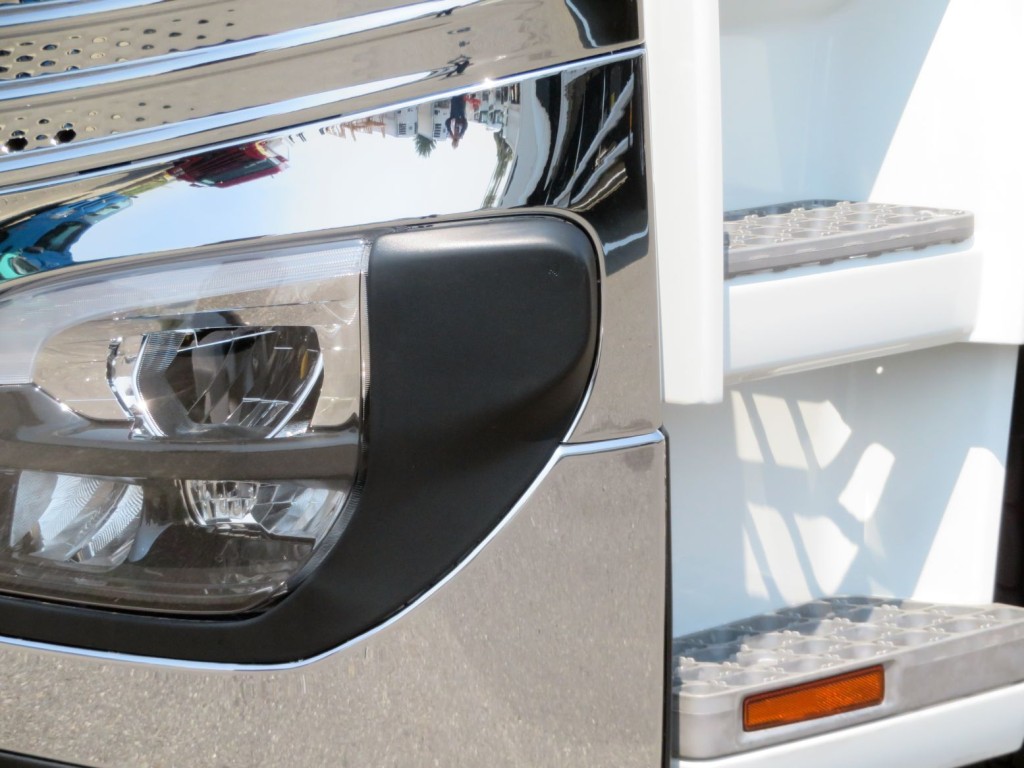 サイトアラウンドモニターシステム付きです。|三菱 スーパーグレート 2PG-FV80VZの写真13