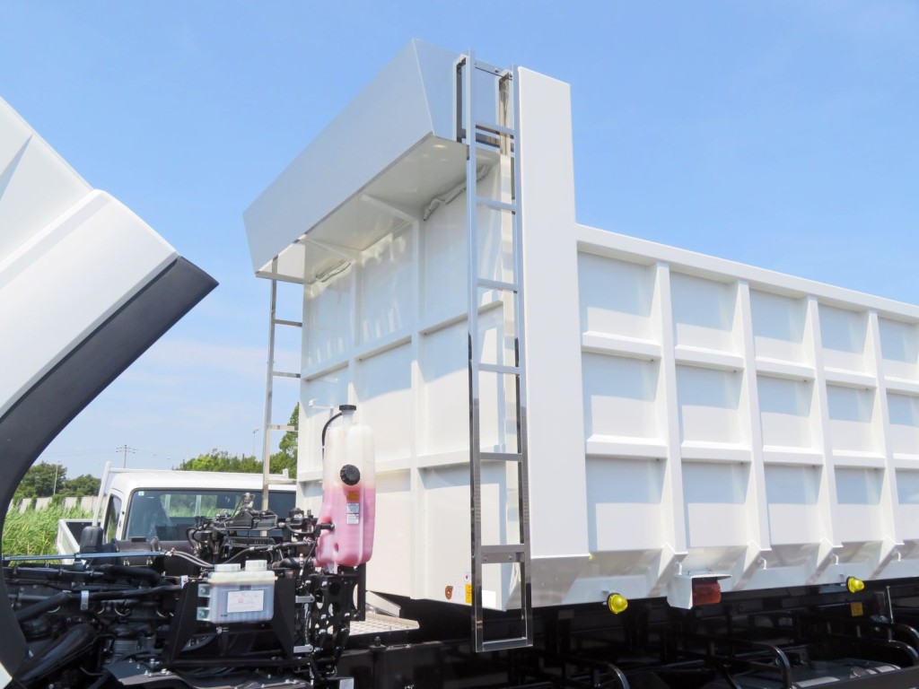 シートデッキ周り・ハシゴはステンレス製です。|三菱 スーパーグレート 2PG-FV80VZの写真14