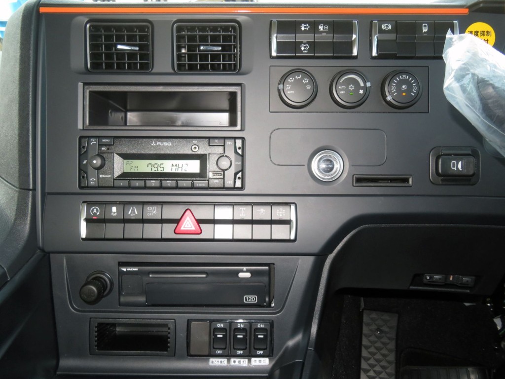 パネル周りの状態です。|三菱 スーパーグレート 2PG-FV80VZの写真24