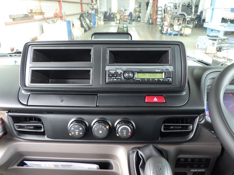 パネル周りの状態です。|三菱 キャンター 2RG-FBAV0(2WD)の写真14