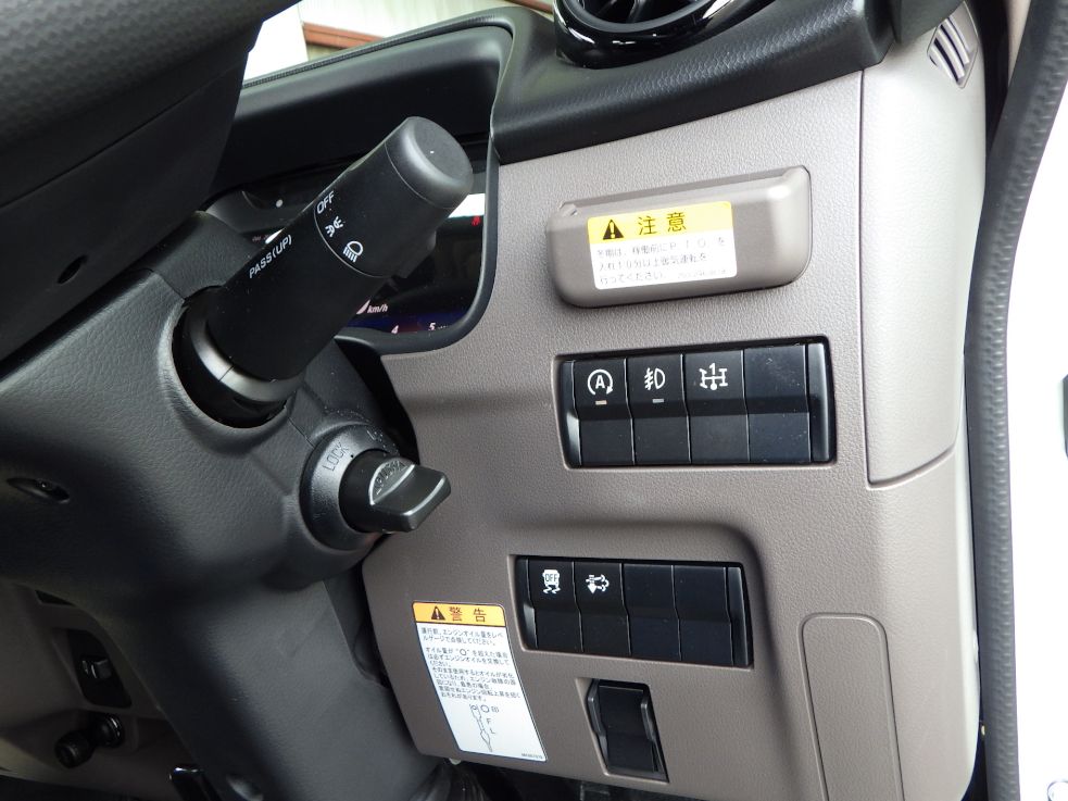 三菱 キャンター 2RG-FBAV0(2WD)の写真15