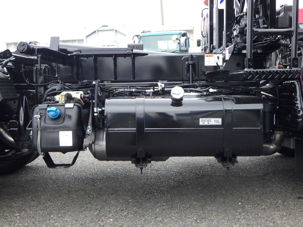 燃料タンクは70Lです。|三菱 キャンター 2RG-FBAV0(2WD)の写真17