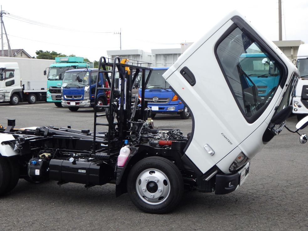 三菱 キャンター 2RG-FBAV0(2WD)の写真24