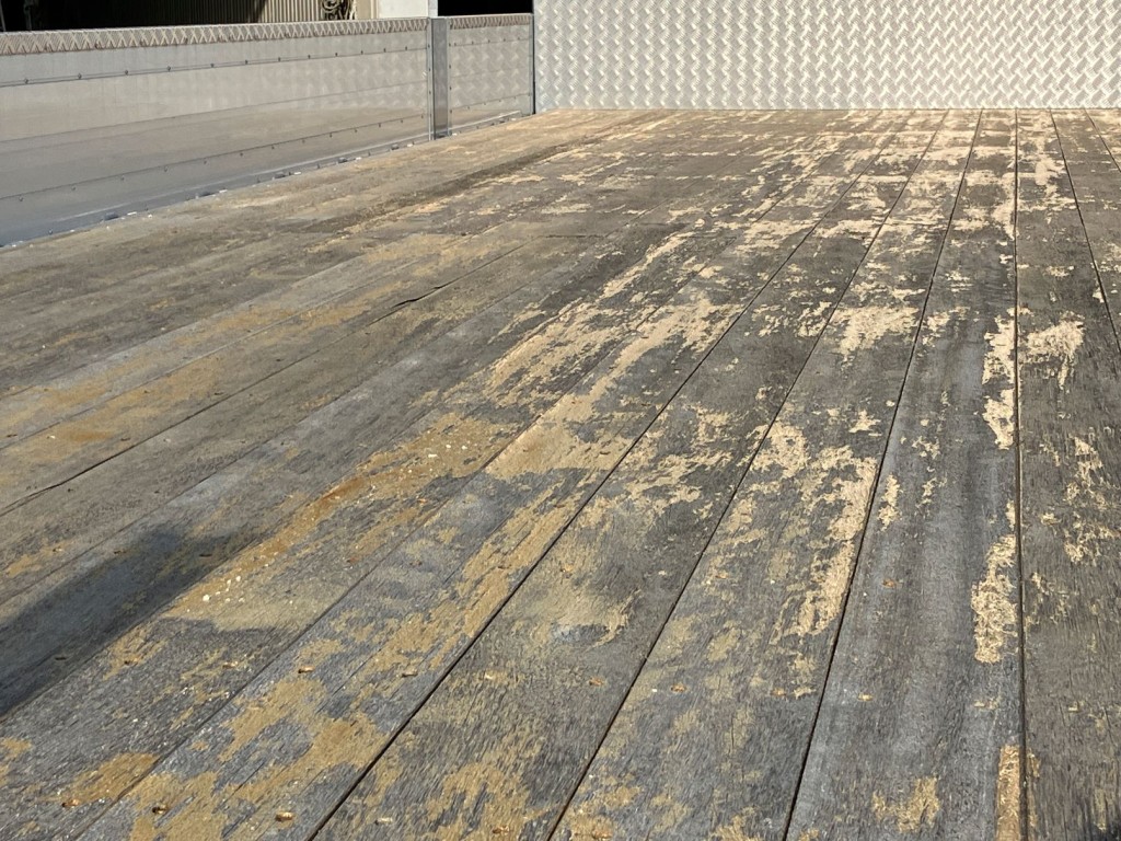 床板に経年劣化があります。|三菱 スーパーグレート 2PG-FS74HZの写真12