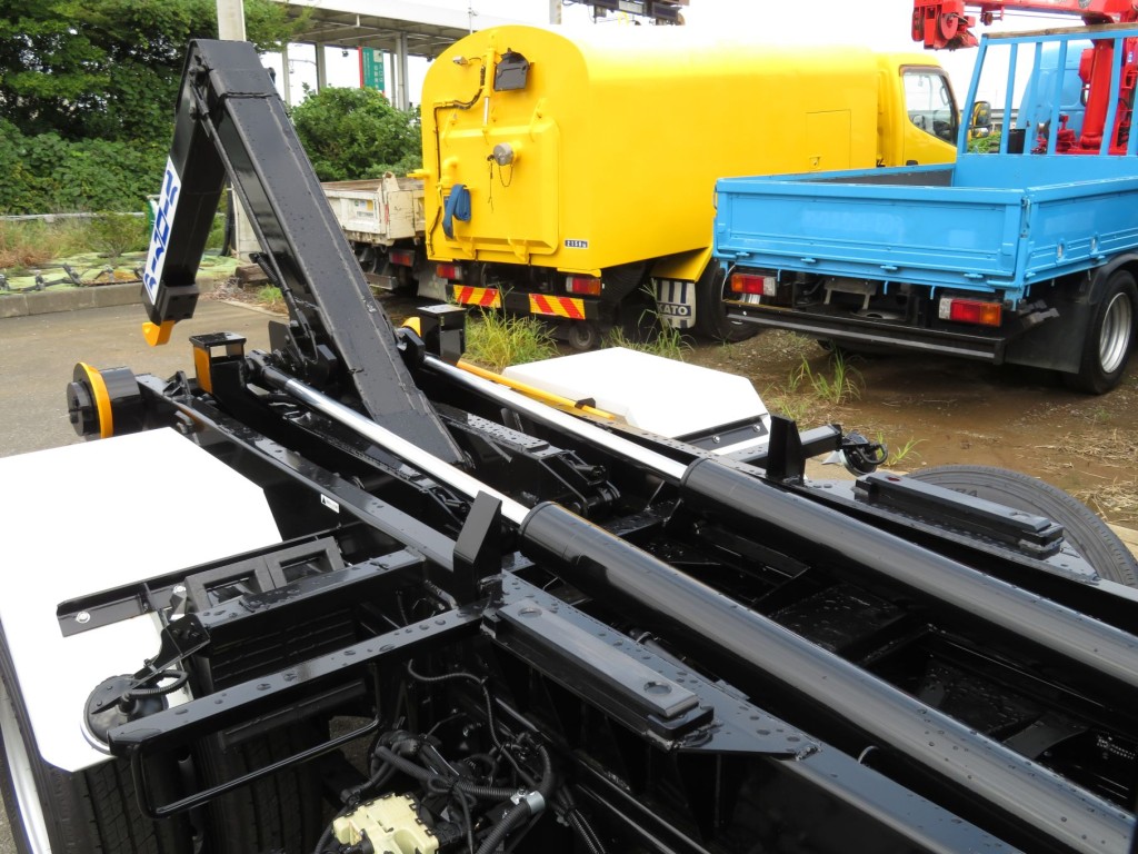 ツインシリンダーです。|三菱 キャンター 2RG-FBAV0(2WD)の写真8